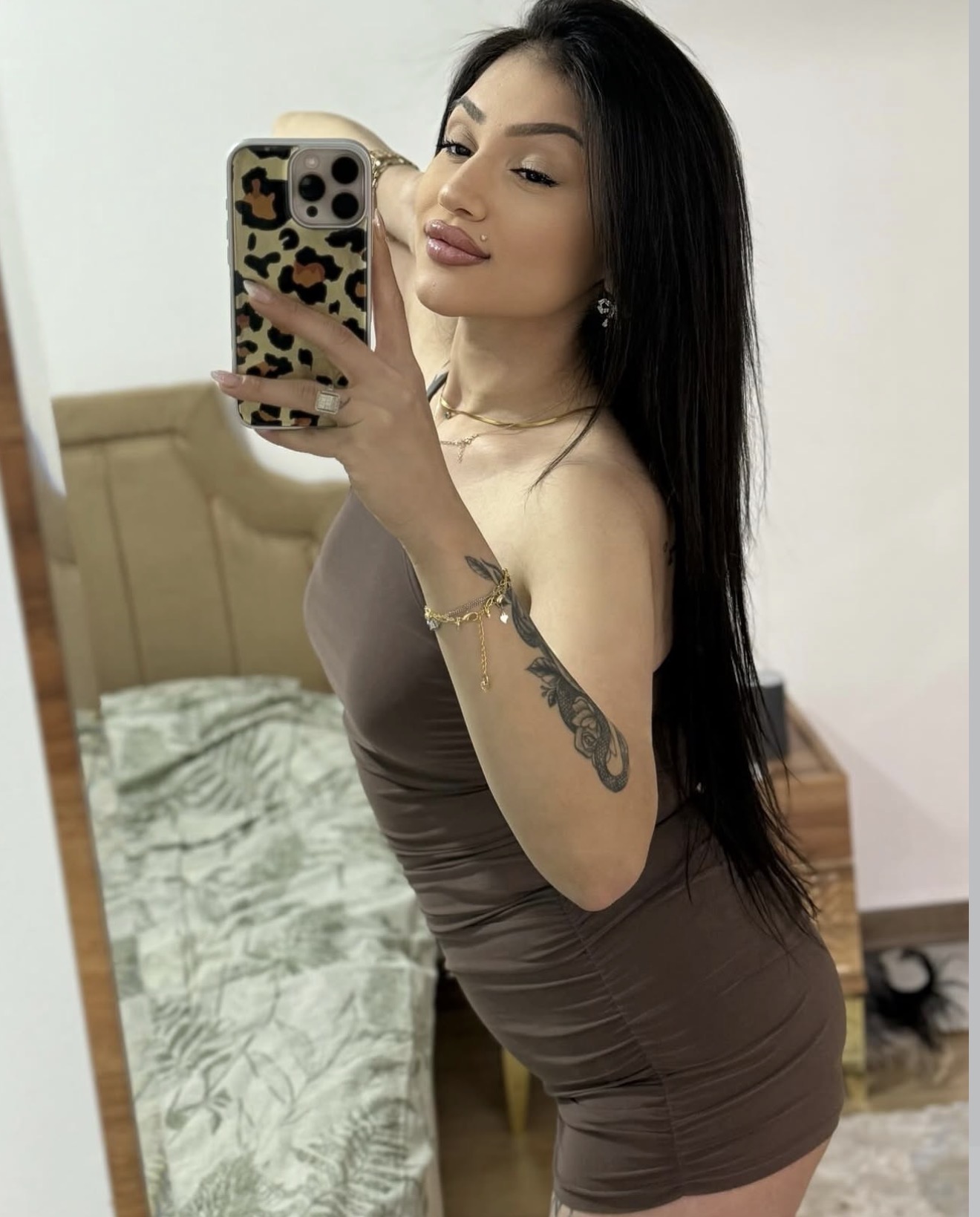 Çıplaklı Hoş Bayan Bayan Escort Beyaz