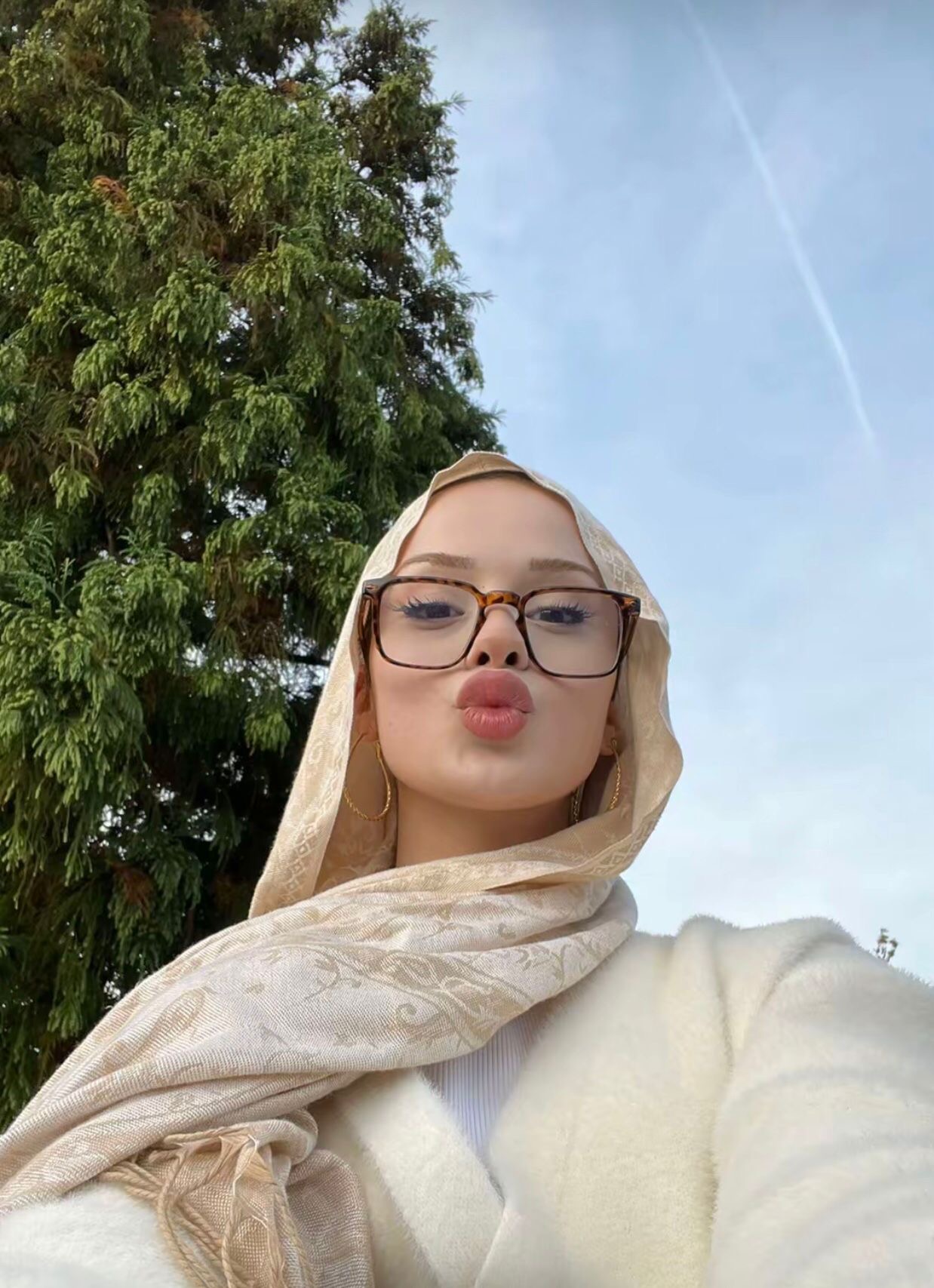 Gözübüyük Uyumlu Partner Bayan Escort Lale